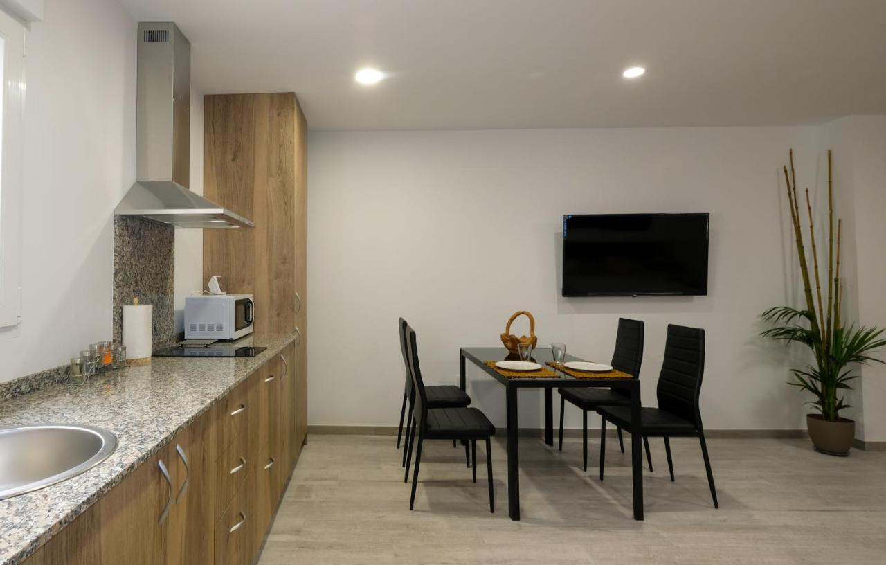 Gegant De Pedra Apartaments Adzaneta المظهر الخارجي الصورة