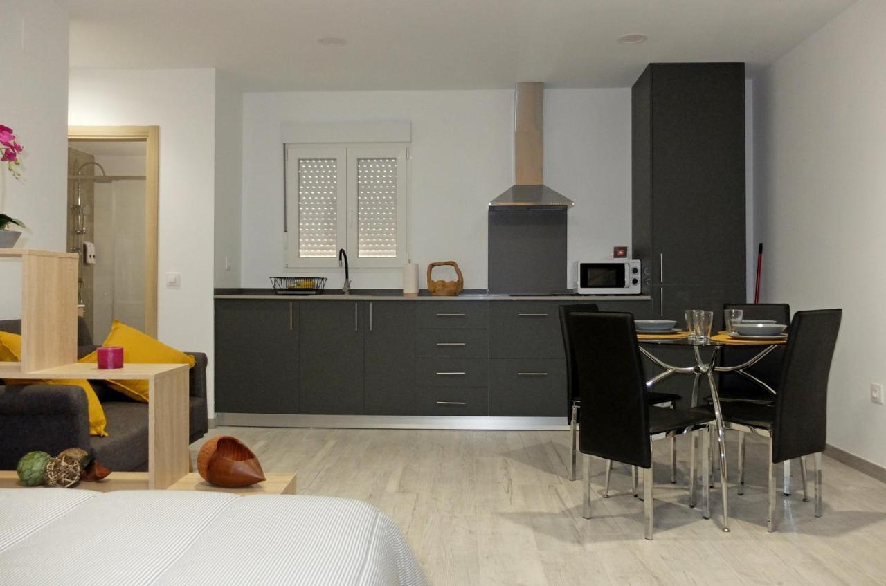 Gegant De Pedra Apartaments Adzaneta المظهر الخارجي الصورة