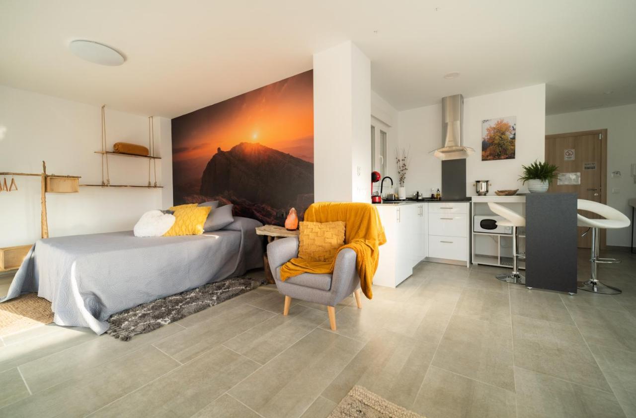 Gegant De Pedra Apartaments Adzaneta المظهر الخارجي الصورة