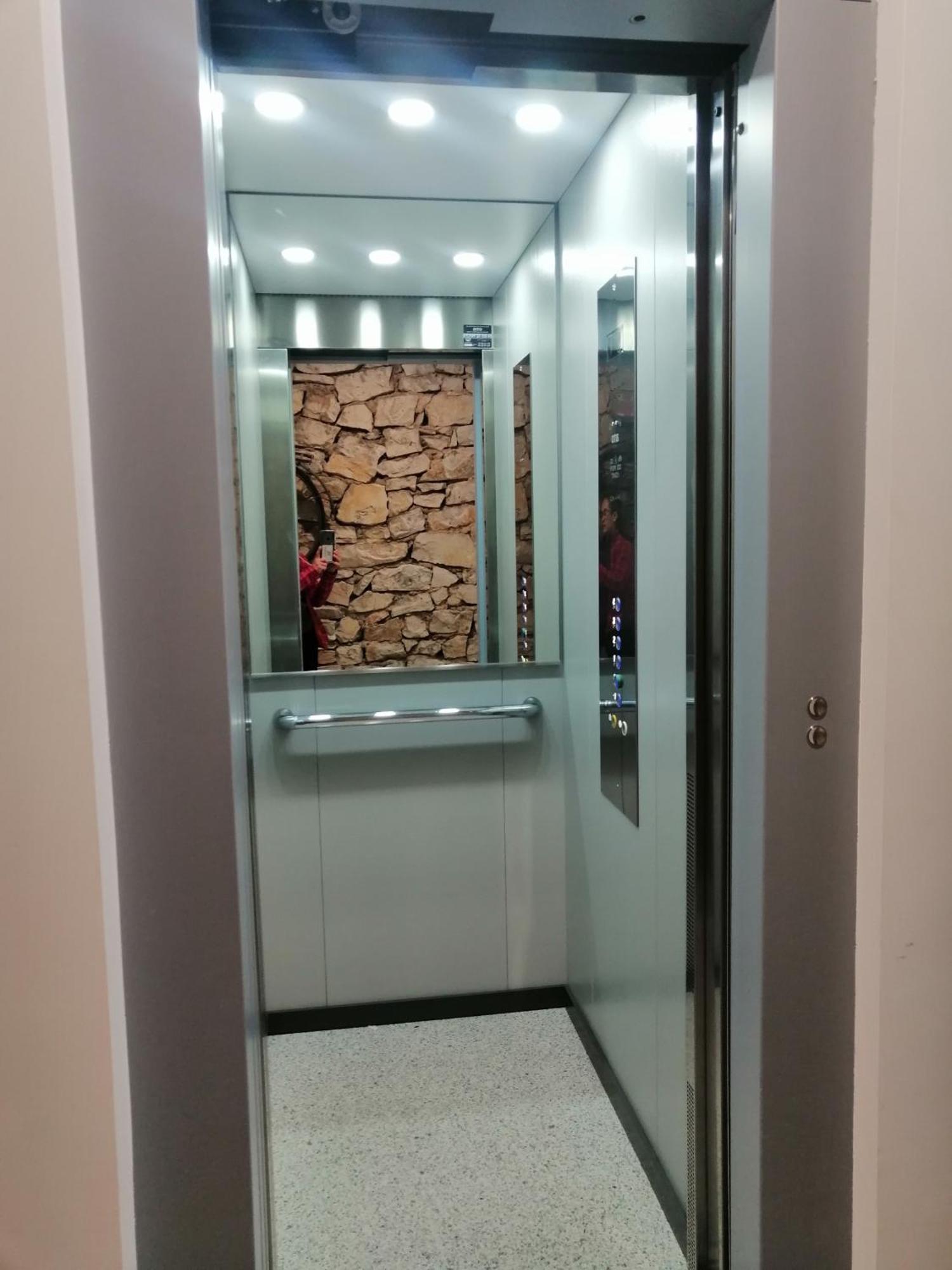 Gegant De Pedra Apartaments Adzaneta المظهر الخارجي الصورة