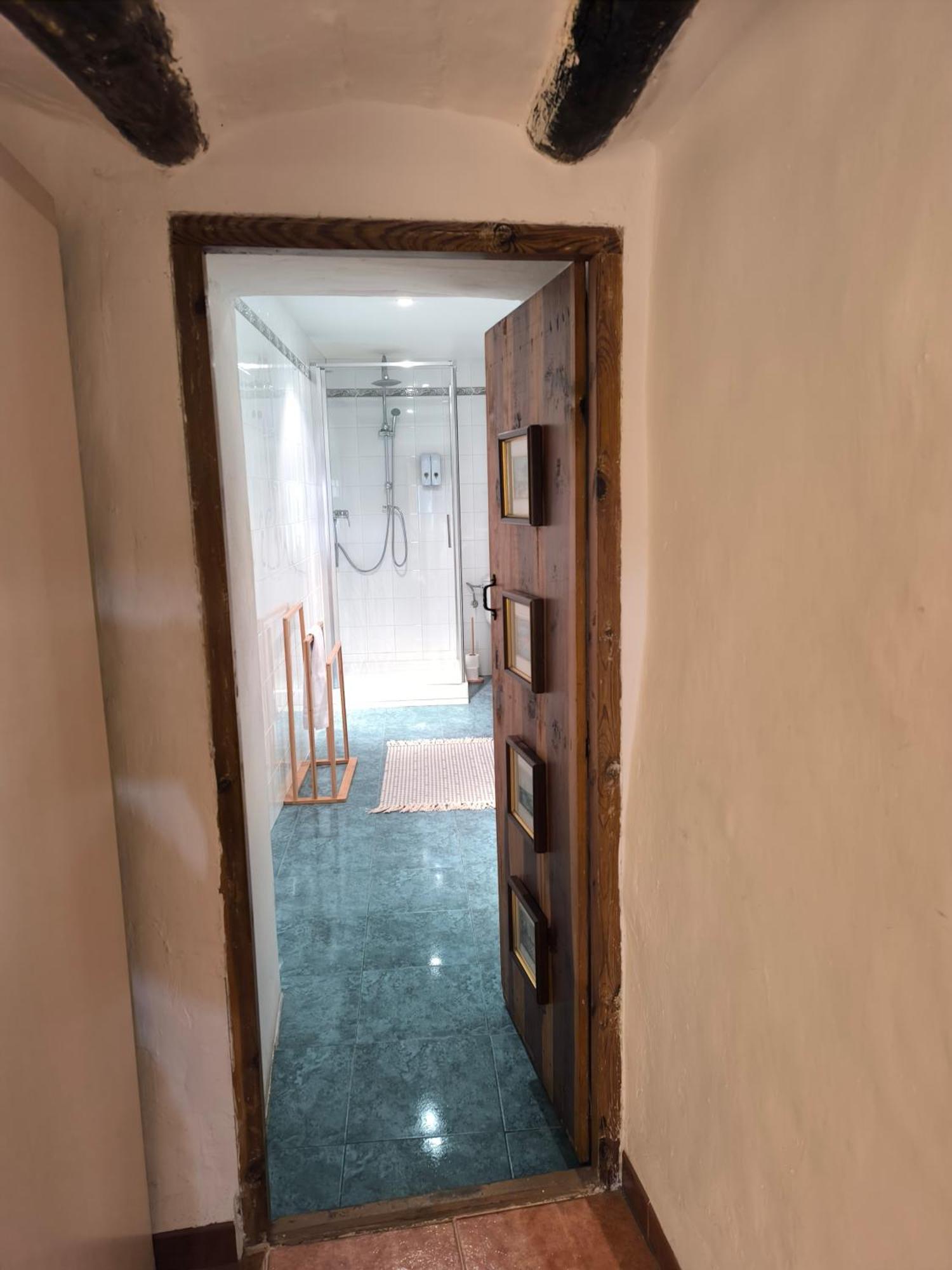 Gegant De Pedra Apartaments Adzaneta المظهر الخارجي الصورة